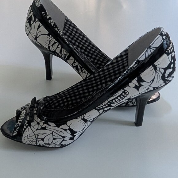 Naughty Monkey Nature Calls Peep Toe Heels, size 8, black & white - Picture 2 of 7